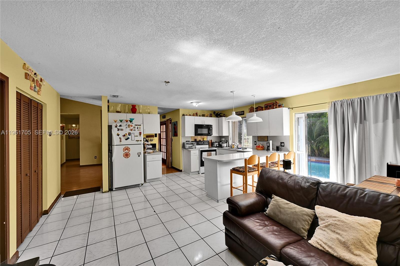 SHORES LINDGREN - Residential
