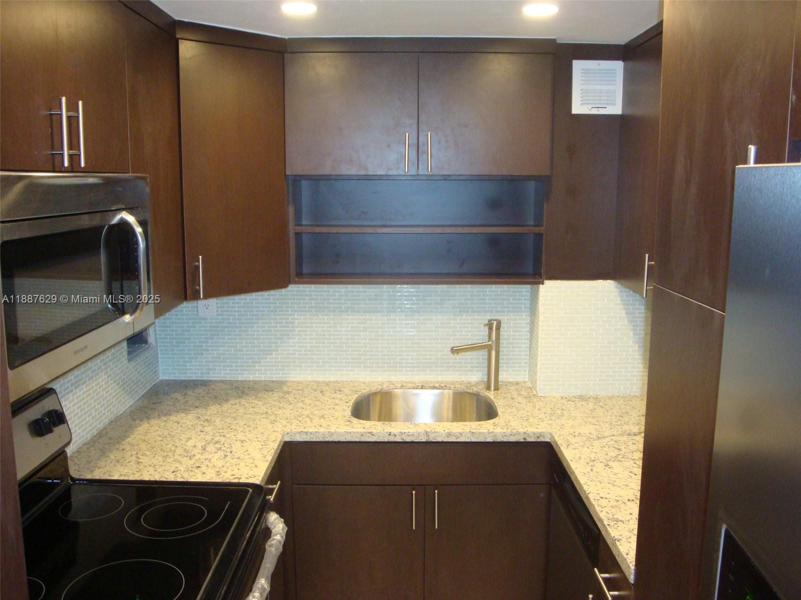 BAY PARK TOWERS CONDO - Residential Lease