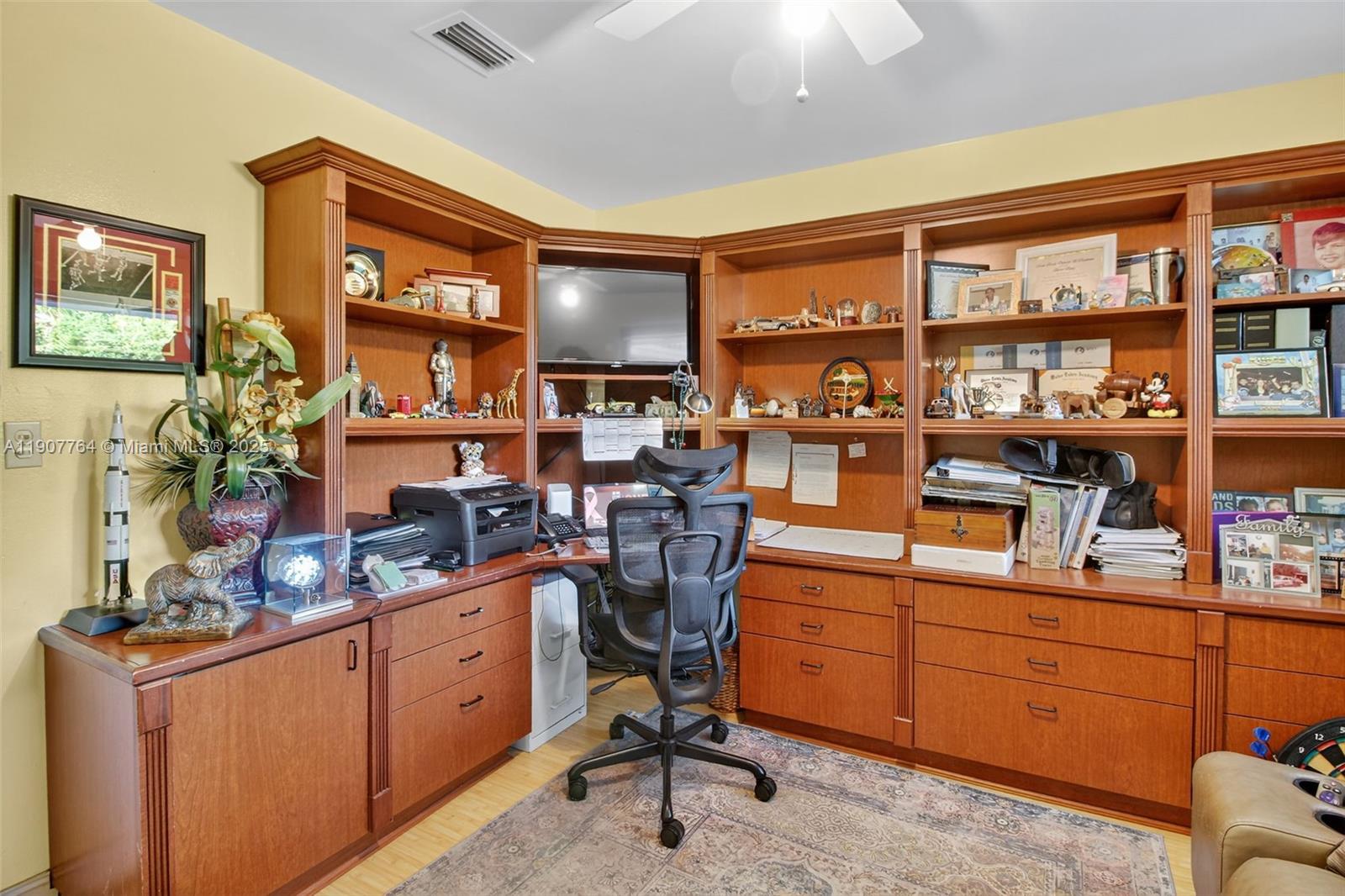 MIAMI LAKES-LAKE GLENN EL - Residential