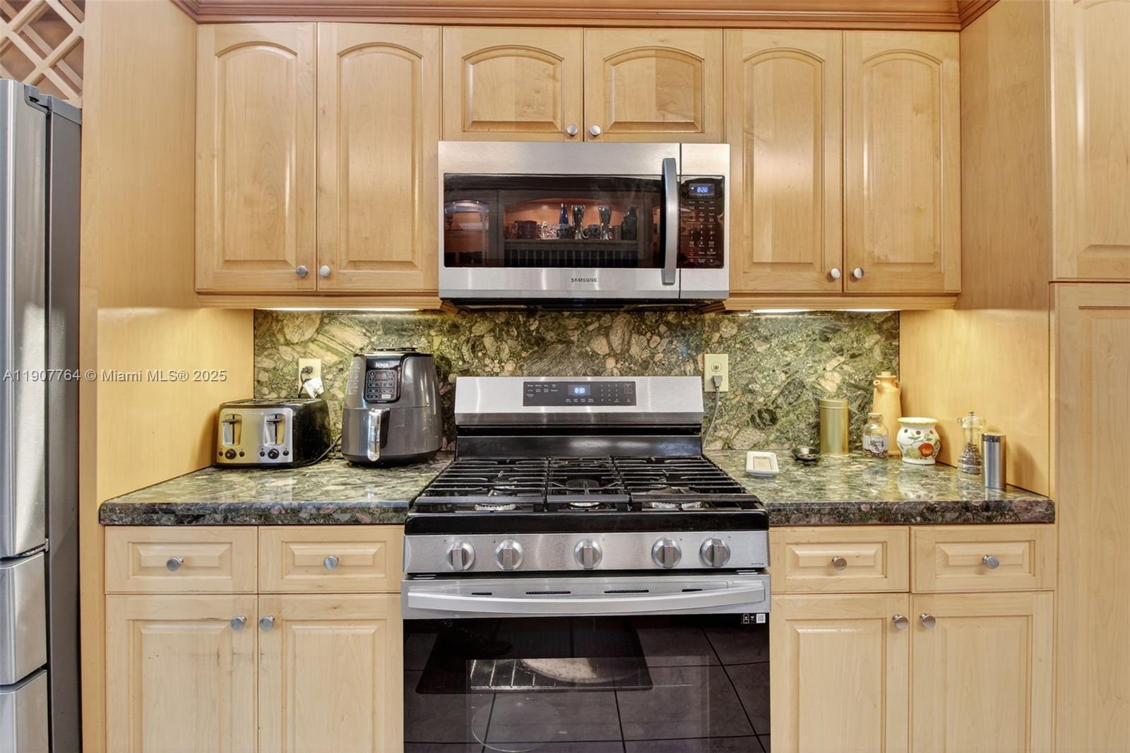 MIAMI LAKES-LAKE GLENN EL - Residential