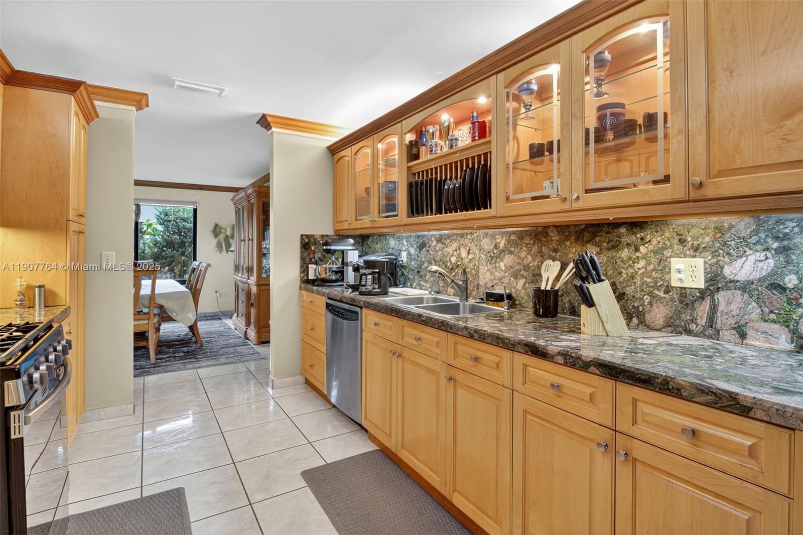 MIAMI LAKES-LAKE GLENN EL - Residential