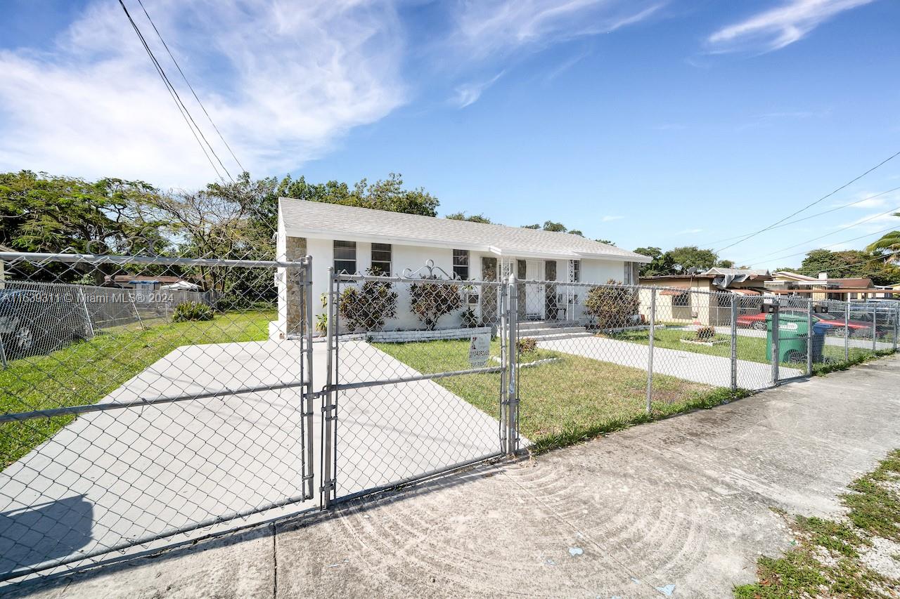 Spacious two bedroom and one bath in a gated duplex! Brand new roof, the house and the unit have been recently painted inside and outside, stainless steel appliances, new kitchen cabinets and brand new flooring! The property is gate, it has a Large backyard and two parking spaces! Centrally located to many restaurants, shops and the highway! Tenant(s) responsible for electricity, water & internet