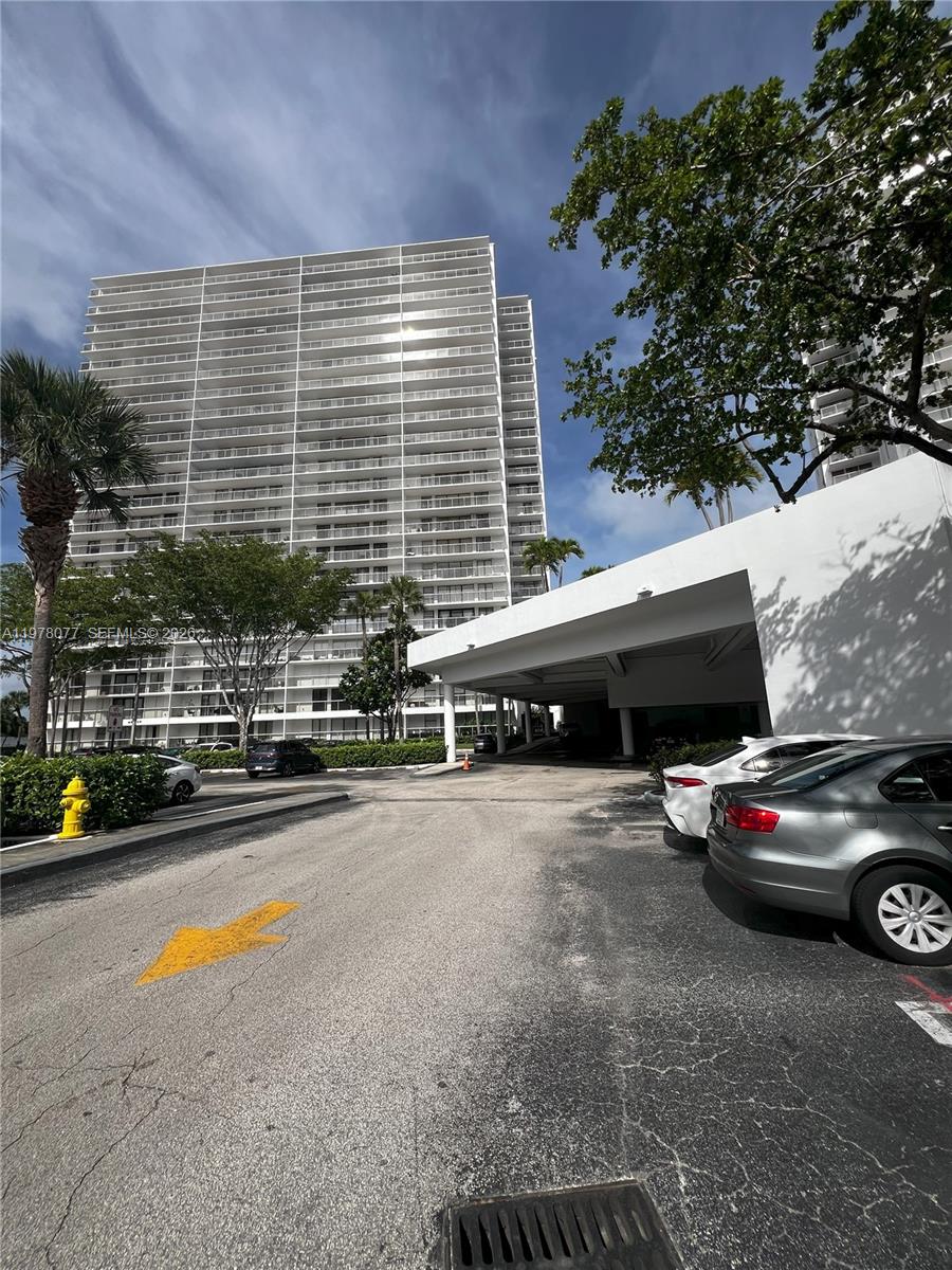 FLAMENCO CONDO TOWER I - Residential