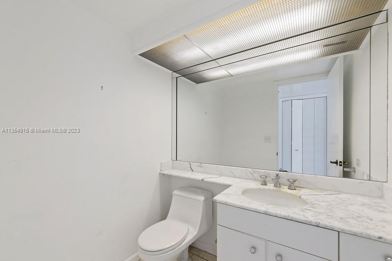 TURNBERRY TOWERS CONDO - Residential