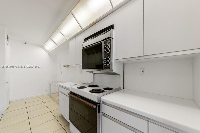 TURNBERRY TOWERS CONDO - Residential
