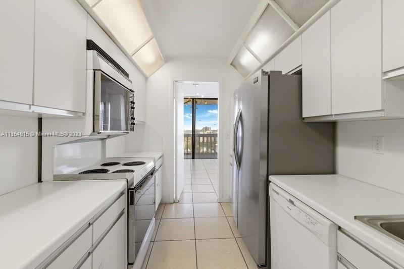 TURNBERRY TOWERS CONDO - Residential