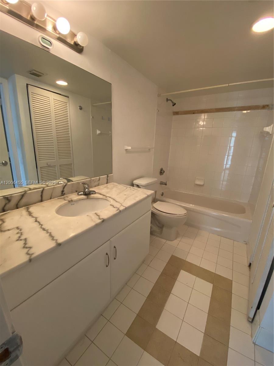 THE CLUB AT BRICKELL BAY - Residential