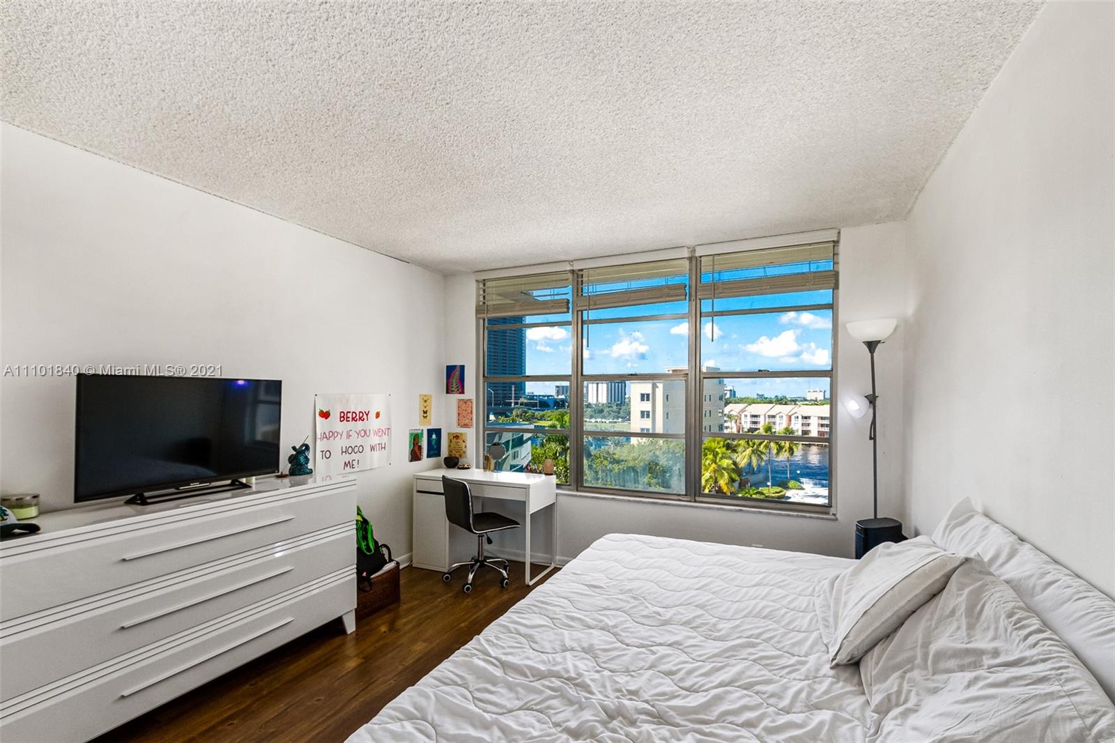 HALLMARK OF HOLLYWOOD CON - Residential