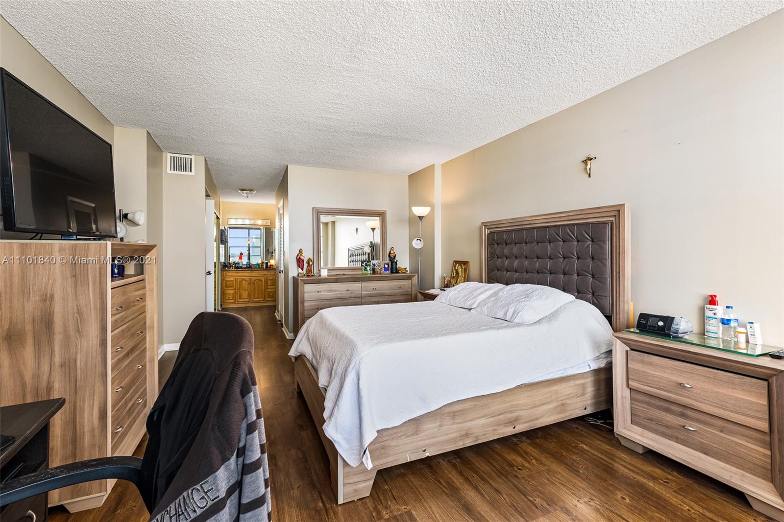 HALLMARK OF HOLLYWOOD CON - Residential