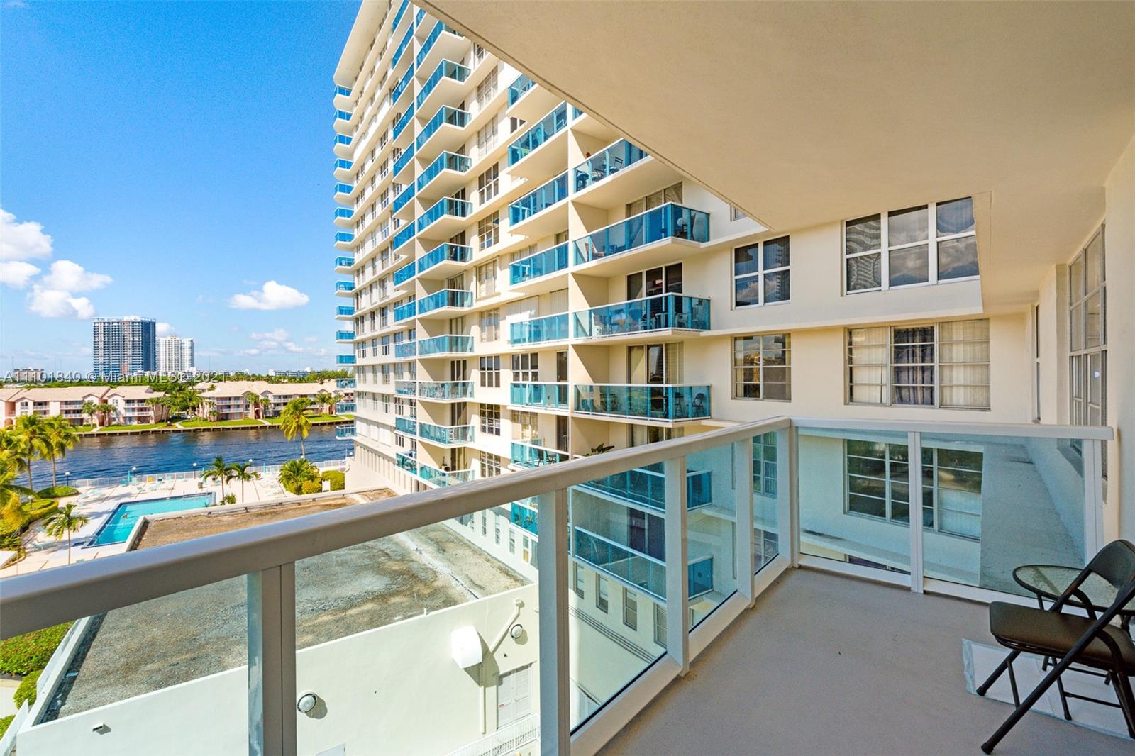 HALLMARK OF HOLLYWOOD CON - Residential
