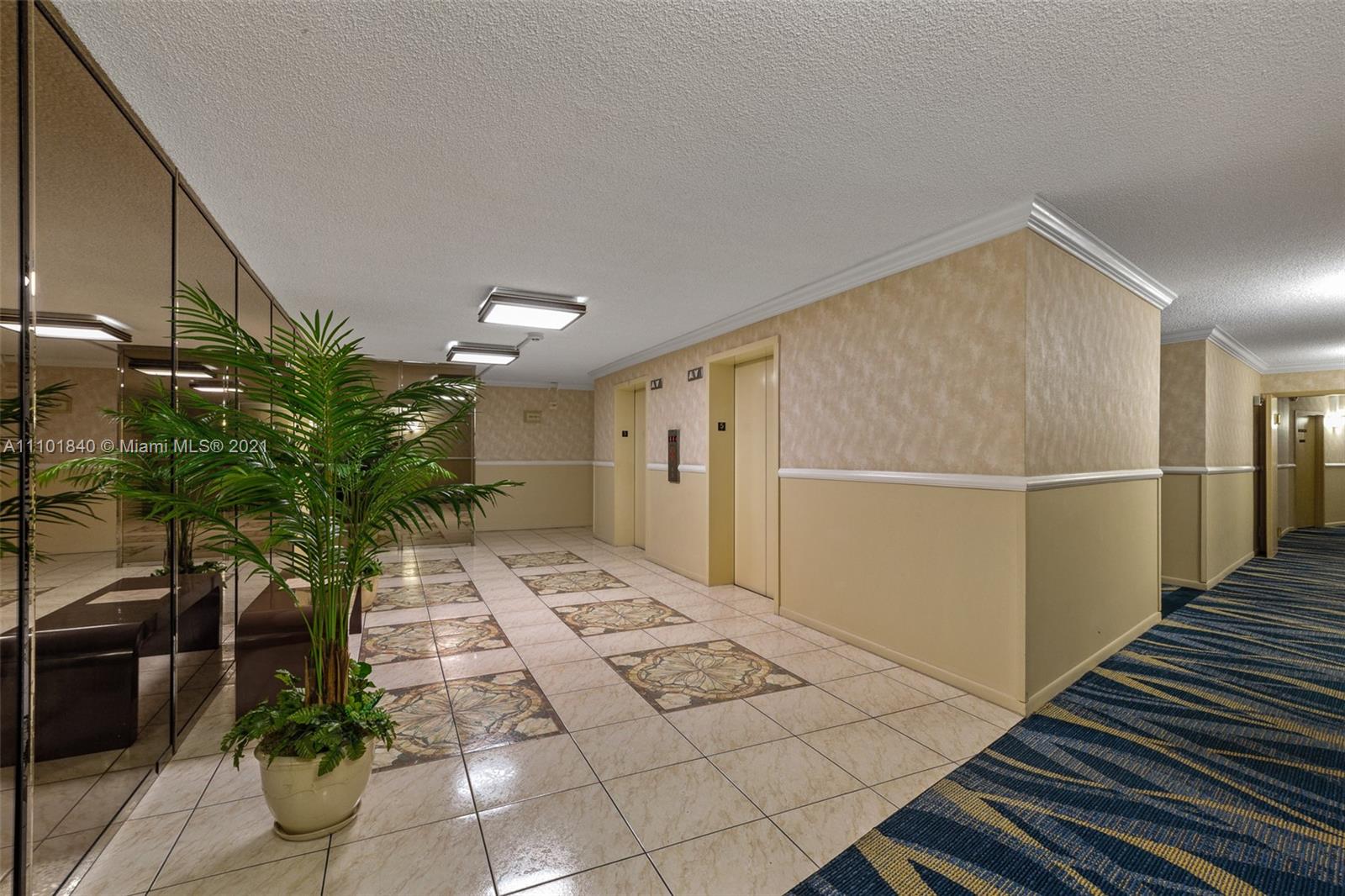 HALLMARK OF HOLLYWOOD CON - Residential
