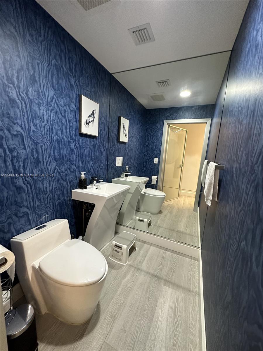 AVENTURA MARINA CONDO NUM - Residential