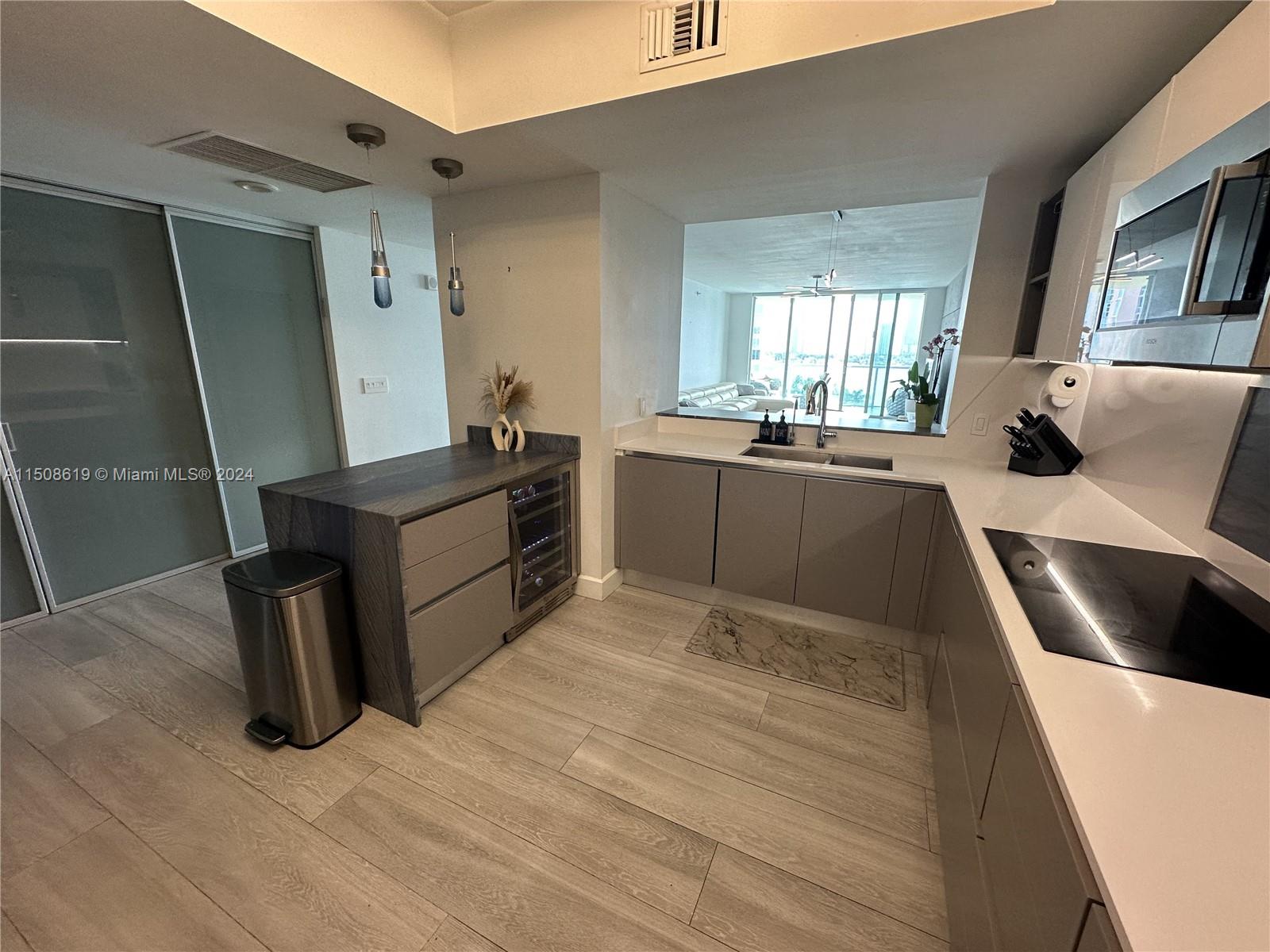 AVENTURA MARINA CONDO NUM - Residential