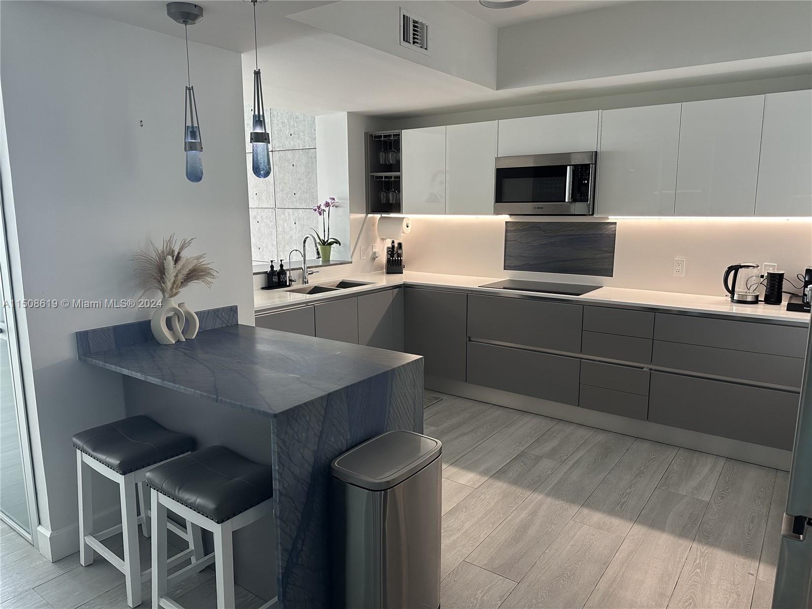 AVENTURA MARINA CONDO NUM - Residential