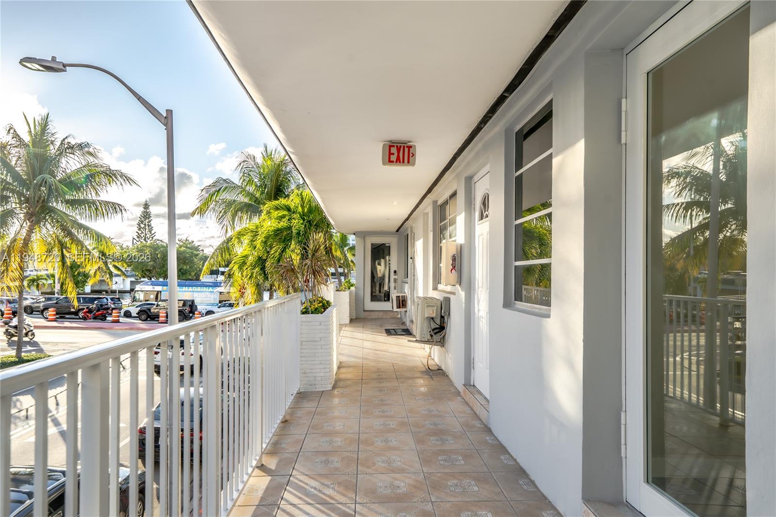 WATERSIDE CONDOMINUIM - Residential