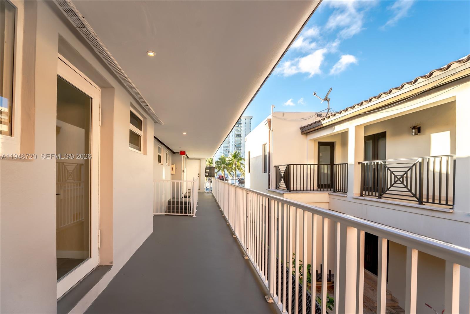 WATERSIDE CONDOMINUIM - Residential