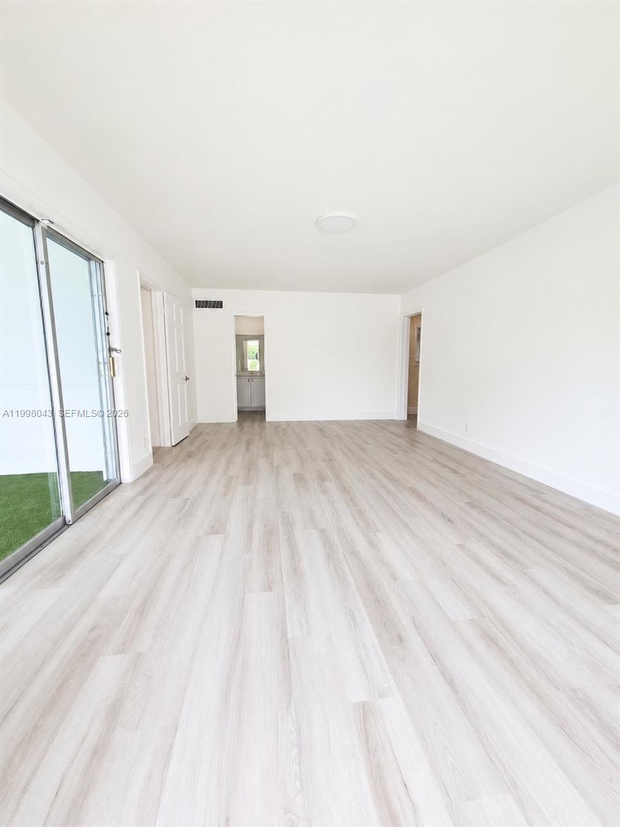 HOLLYWOOD LAKES SECTION - Residential