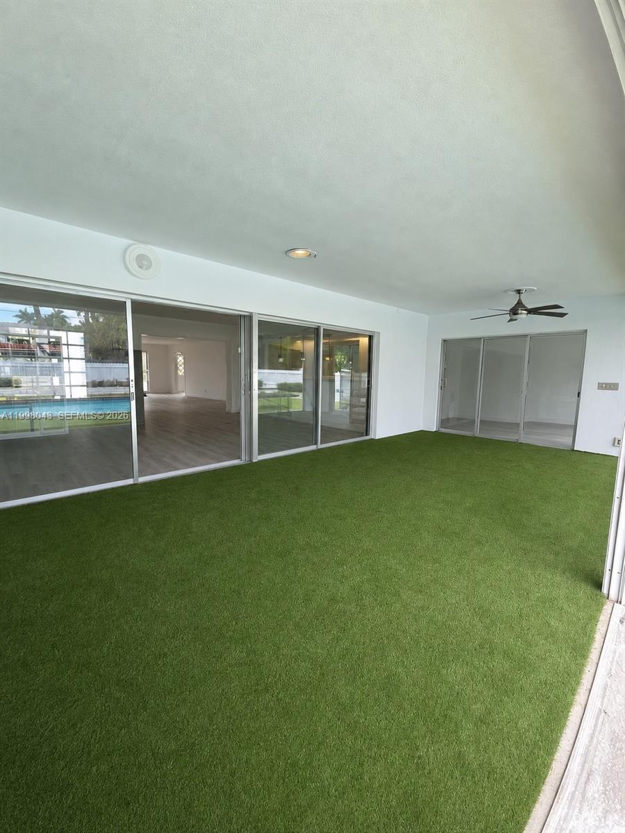 HOLLYWOOD LAKES SECTION - Residential