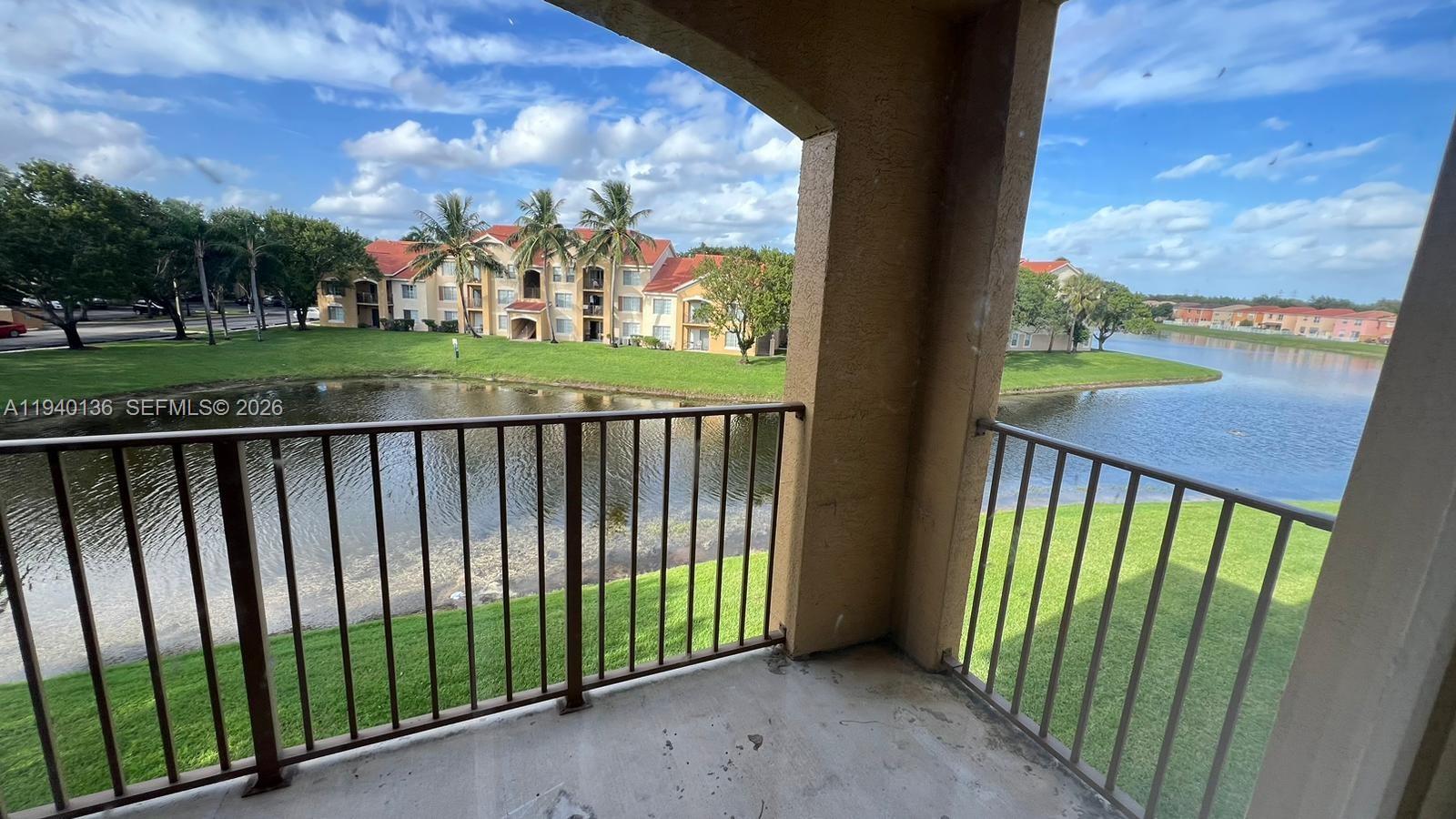 EMERALD ISLE AT LAGUNA LA - Residential