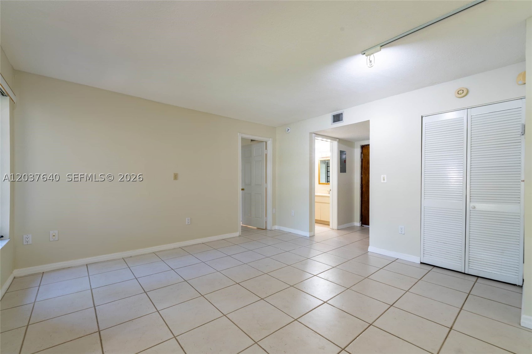KENLAND POINTE CONDO #1 - Residential Lease