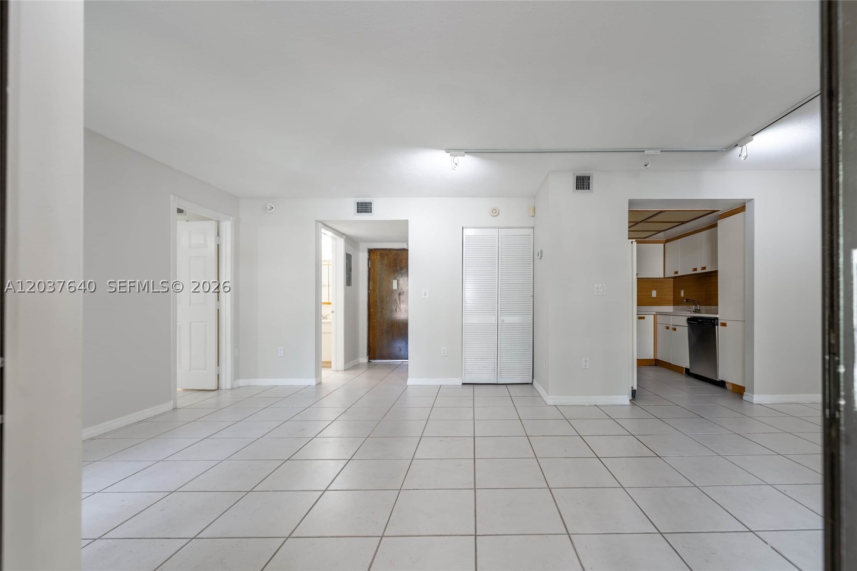 KENLAND POINTE CONDO #1 - Residential Lease