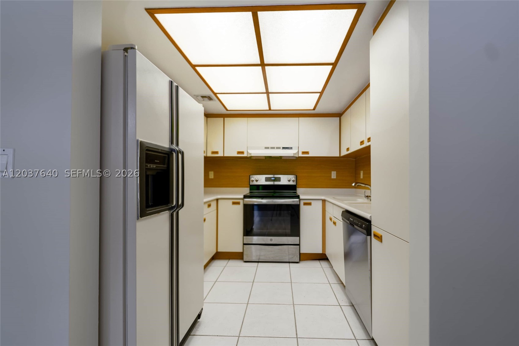 KENLAND POINTE CONDO #1 - Residential Lease