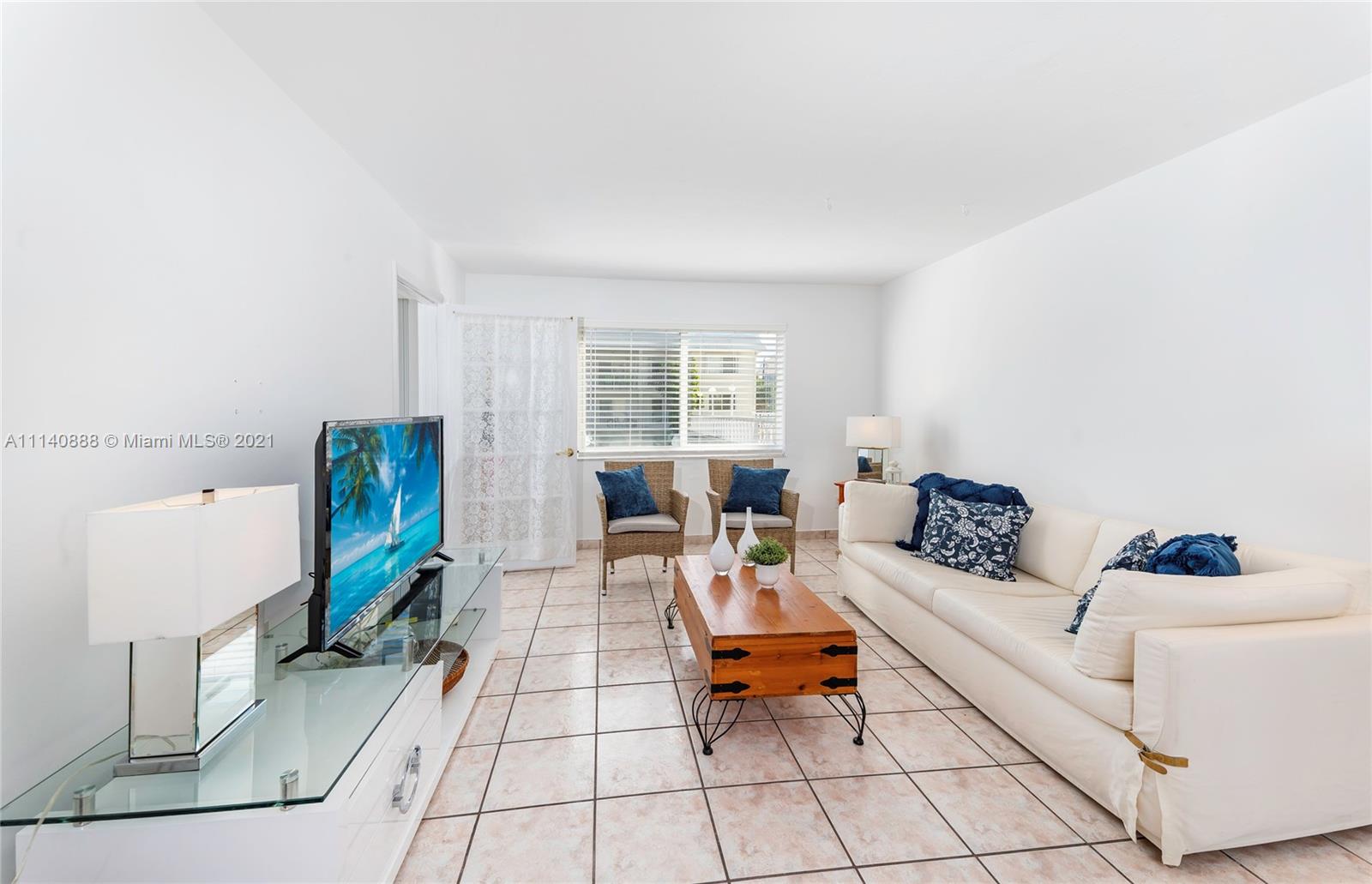 Fully furnished bright condo, 1 bedroom and 1.5 bathrooms unit. Excellent location in the heart
of Key Biscayne, one block away from the beach. New kitchen and bathrooms. Enclosed balcony
for extra space, ideal for an office area. Available from May 1,  2022