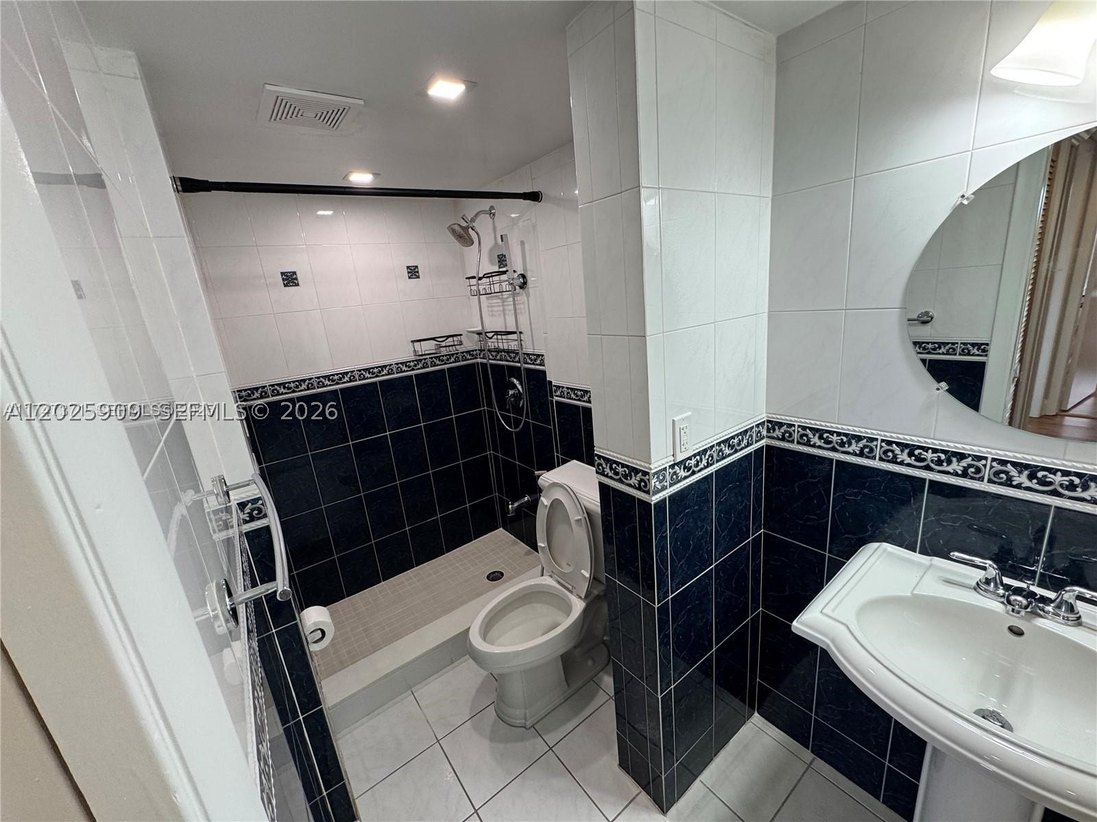 GARDEN LAKE TOWERS CONDO - Residential Lease