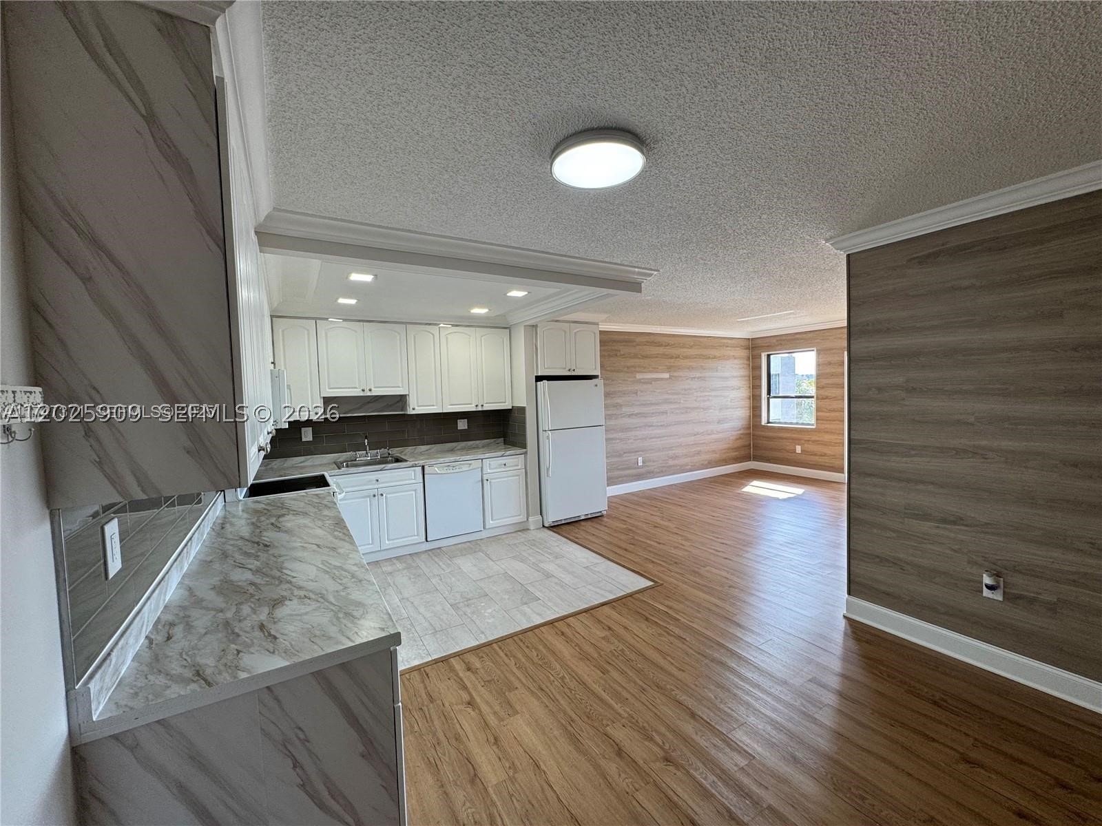 GARDEN LAKE TOWERS CONDO - Residential Lease