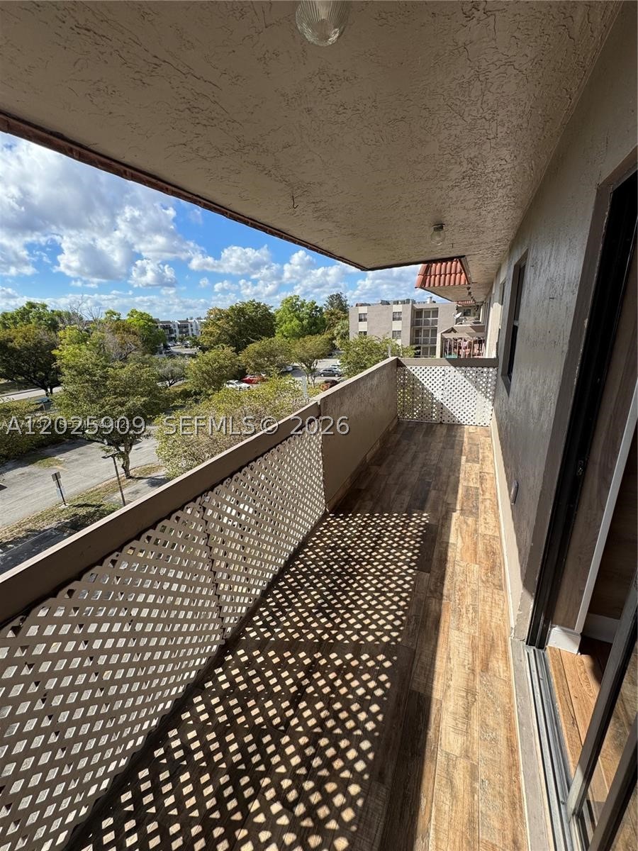 GARDEN LAKE TOWERS CONDO - Residential Lease