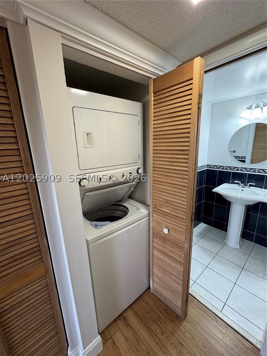 GARDEN LAKE TOWERS CONDO - Residential Lease