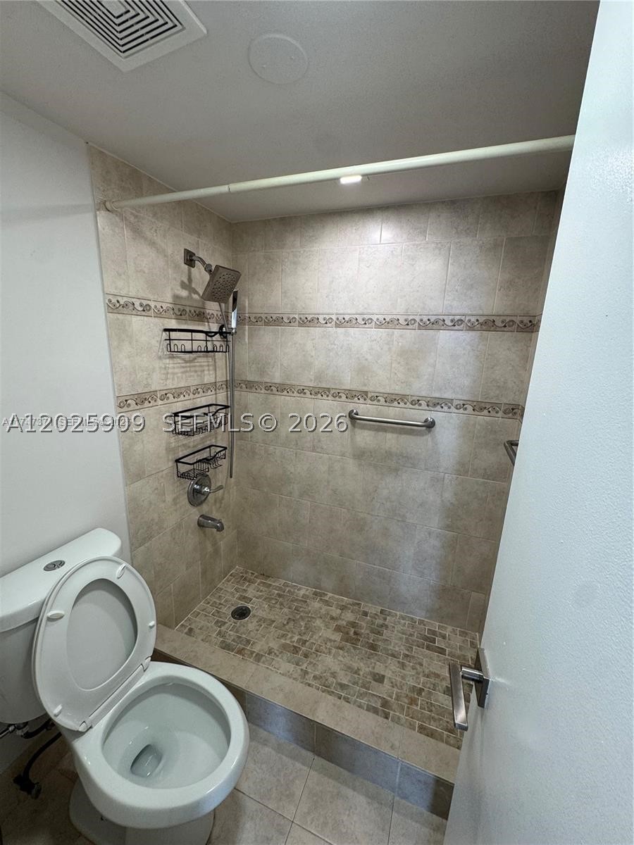 GARDEN LAKE TOWERS CONDO - Residential Lease