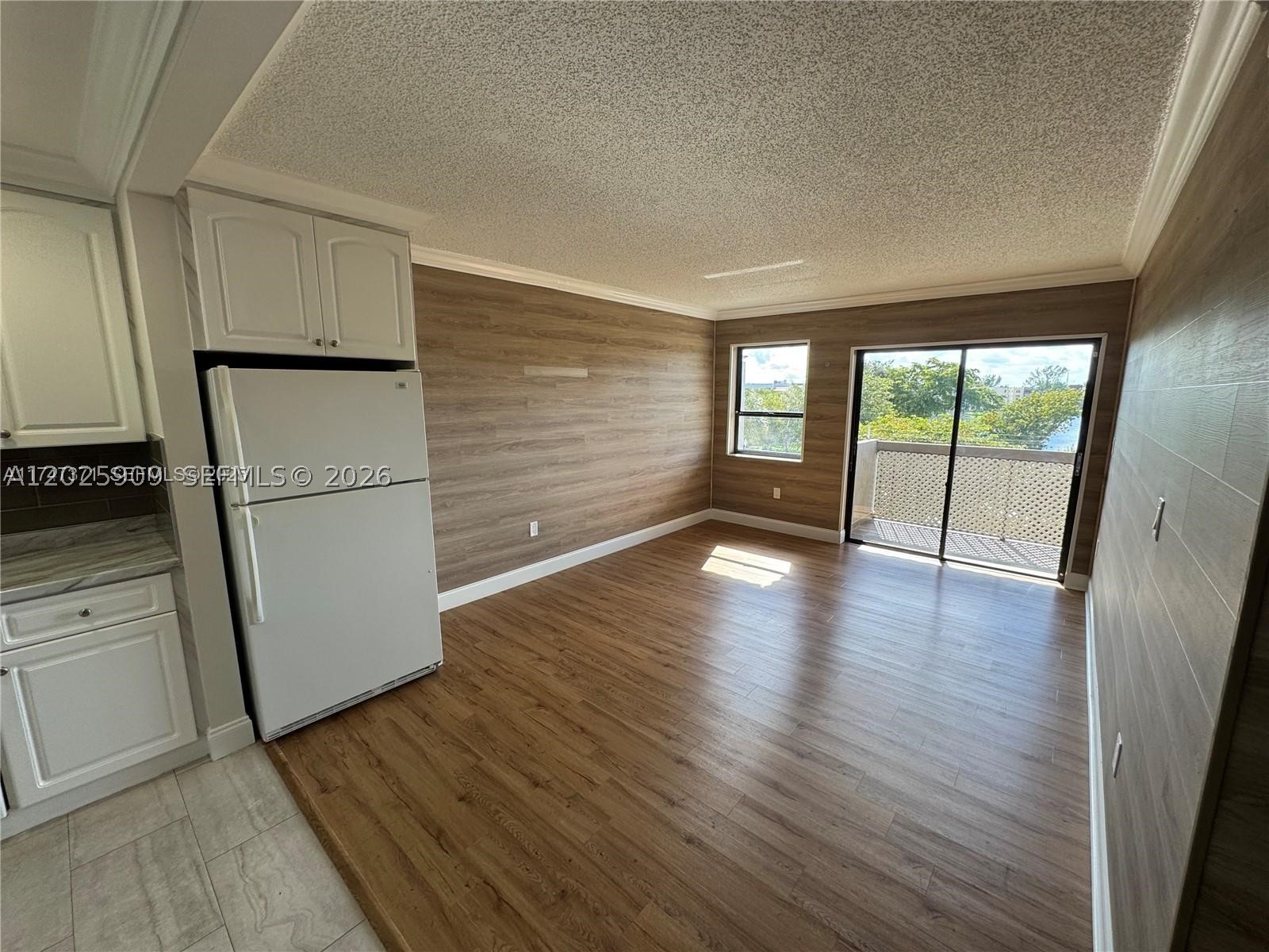 GARDEN LAKE TOWERS CONDO - Residential Lease