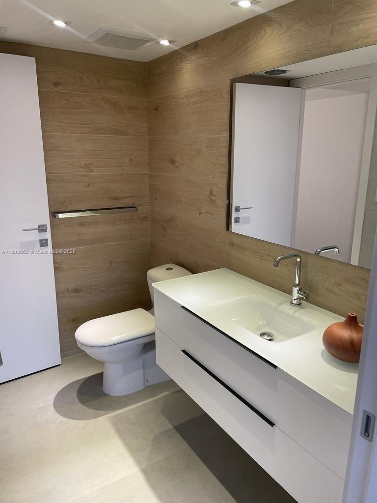 GROVE ISLE CONDO - Residential Lease