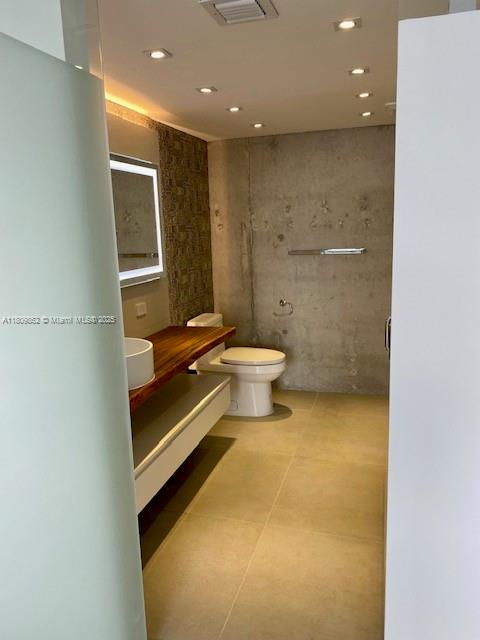 GROVE ISLE CONDO - Residential Lease