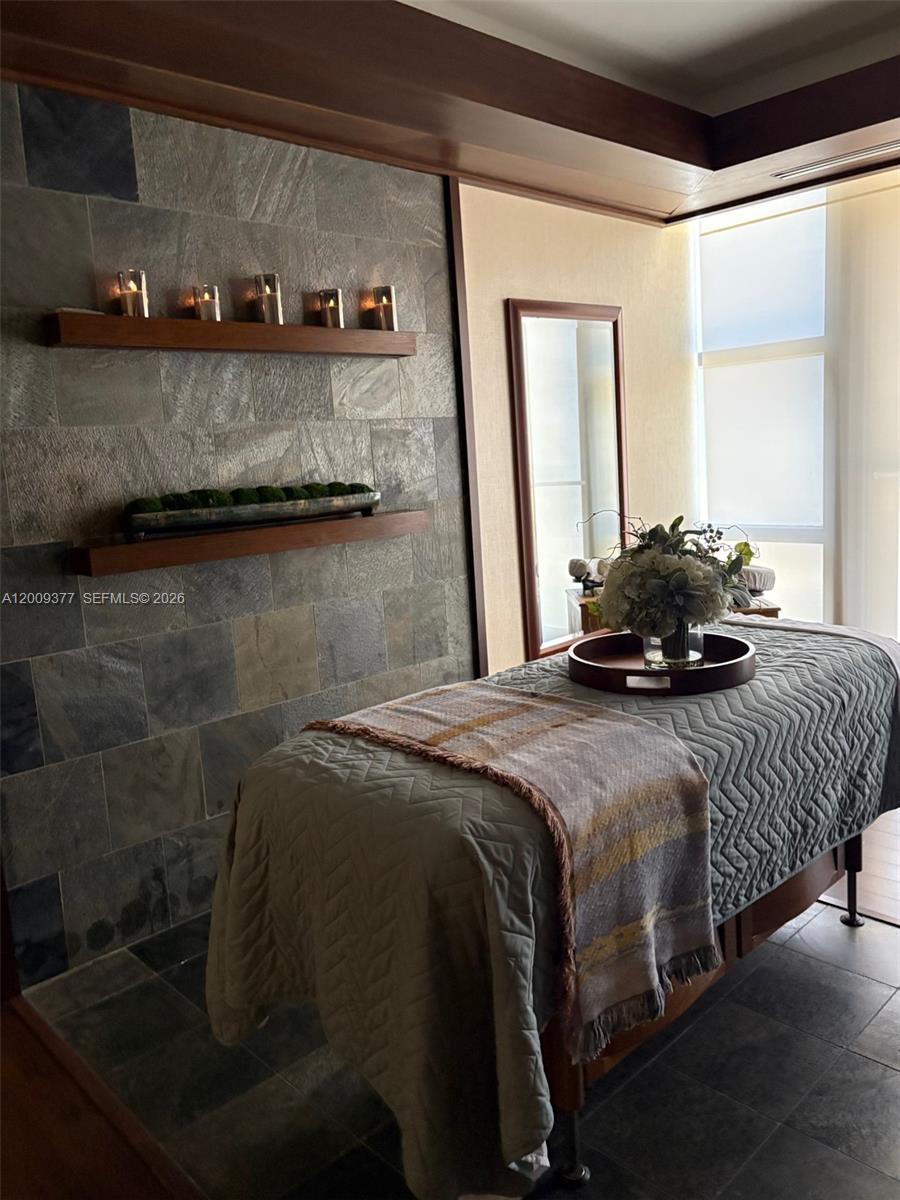 MEI CONDO - Residential