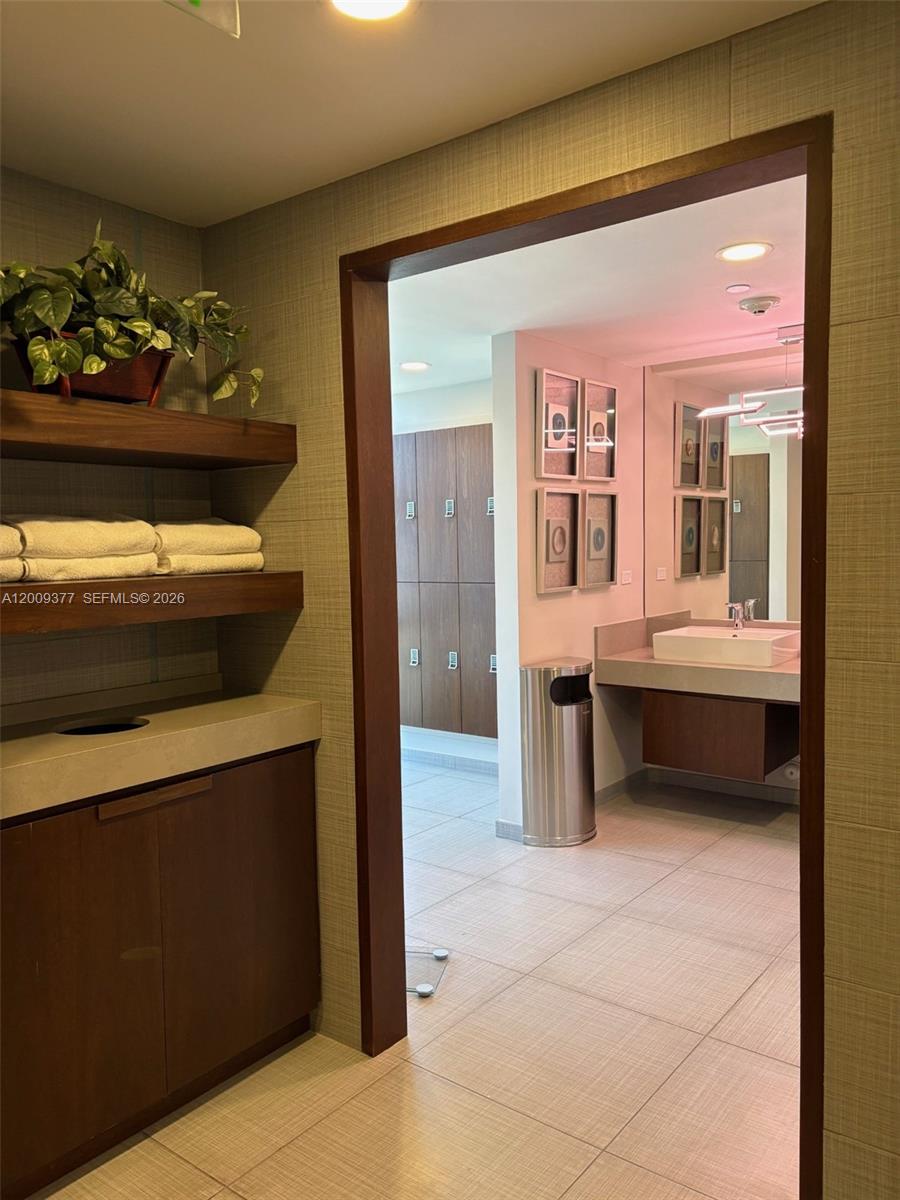 MEI CONDO - Residential
