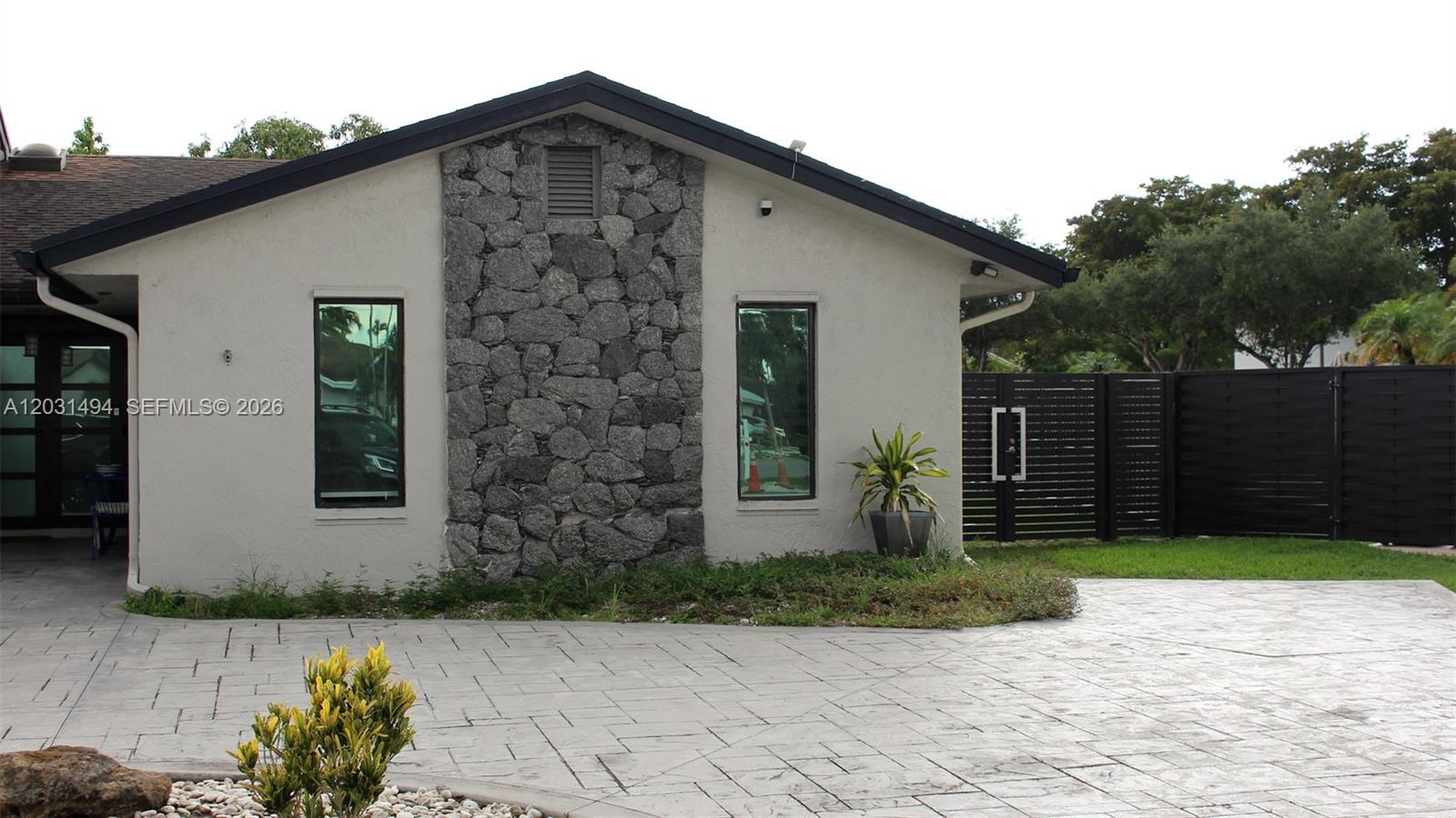 RAMAS OF KENDALL - Residential