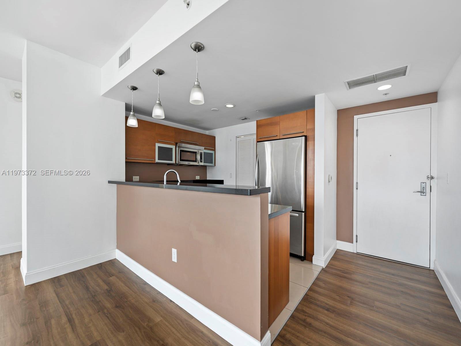 VIZCAYNE SOUTH CONDO - Residential