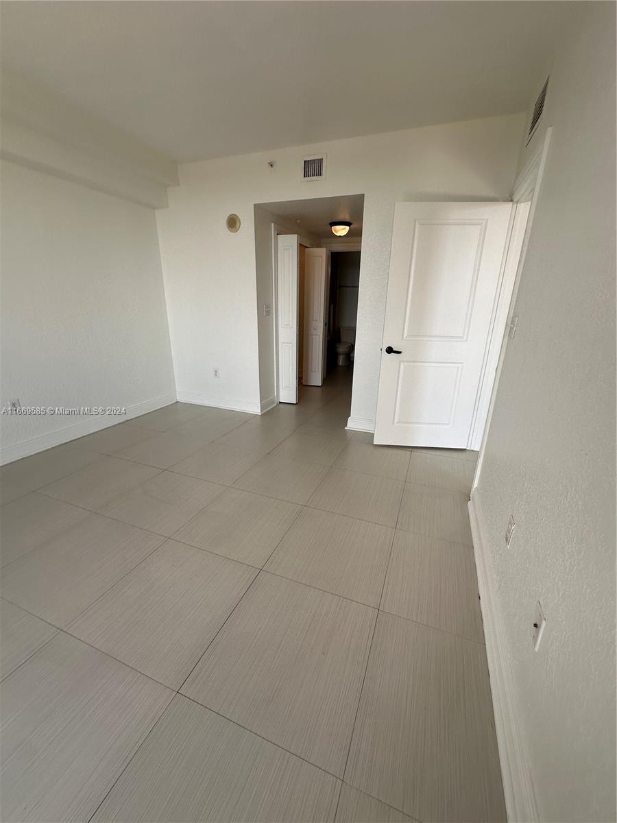 THE LUXOR RESIDENCES COND - Residential Lease