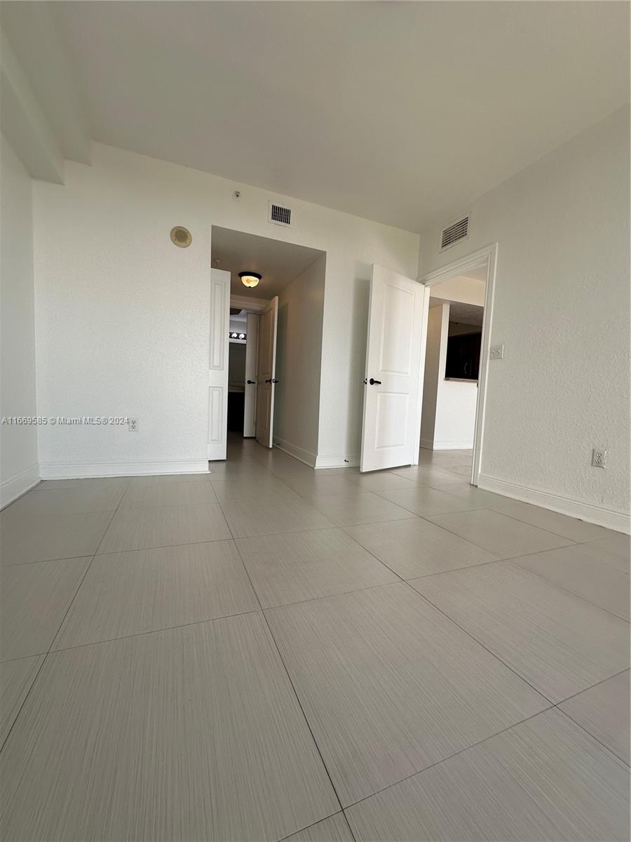 THE LUXOR RESIDENCES COND - Residential Lease