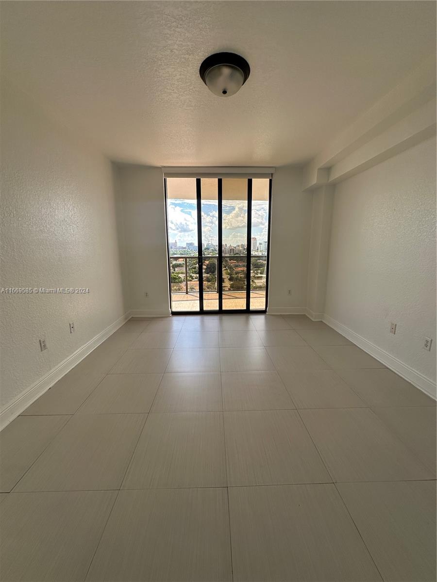 THE LUXOR RESIDENCES COND - Residential Lease