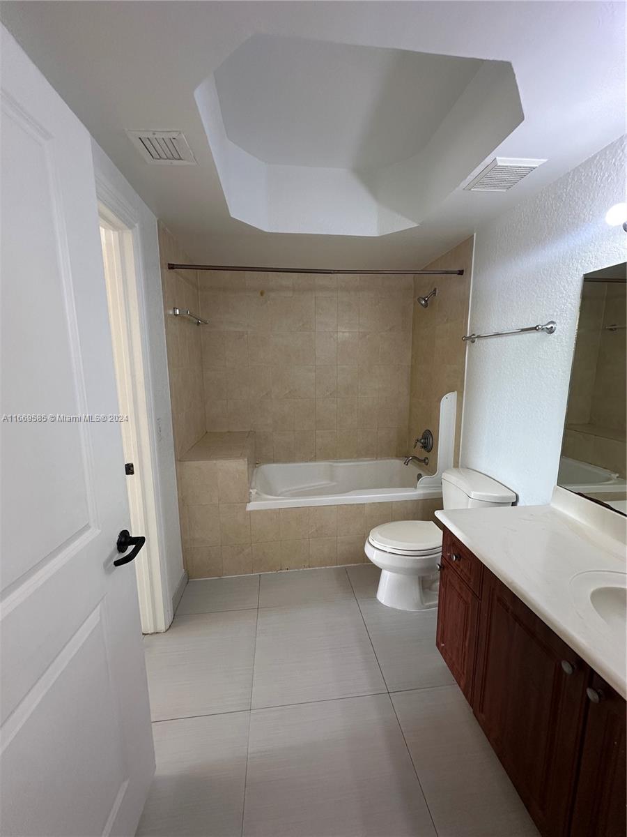 THE LUXOR RESIDENCES COND - Residential Lease