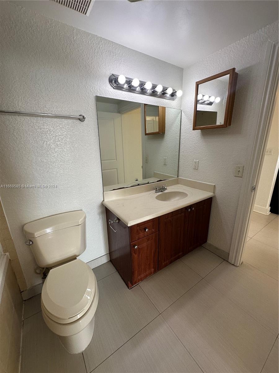 THE LUXOR RESIDENCES COND - Residential Lease