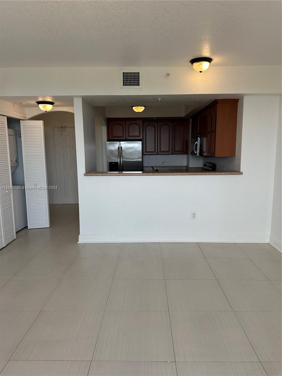 THE LUXOR RESIDENCES COND - Residential Lease