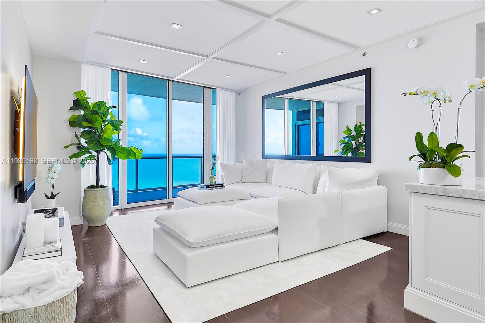 CONTINUUM ON SOUTH BEACH - Residential