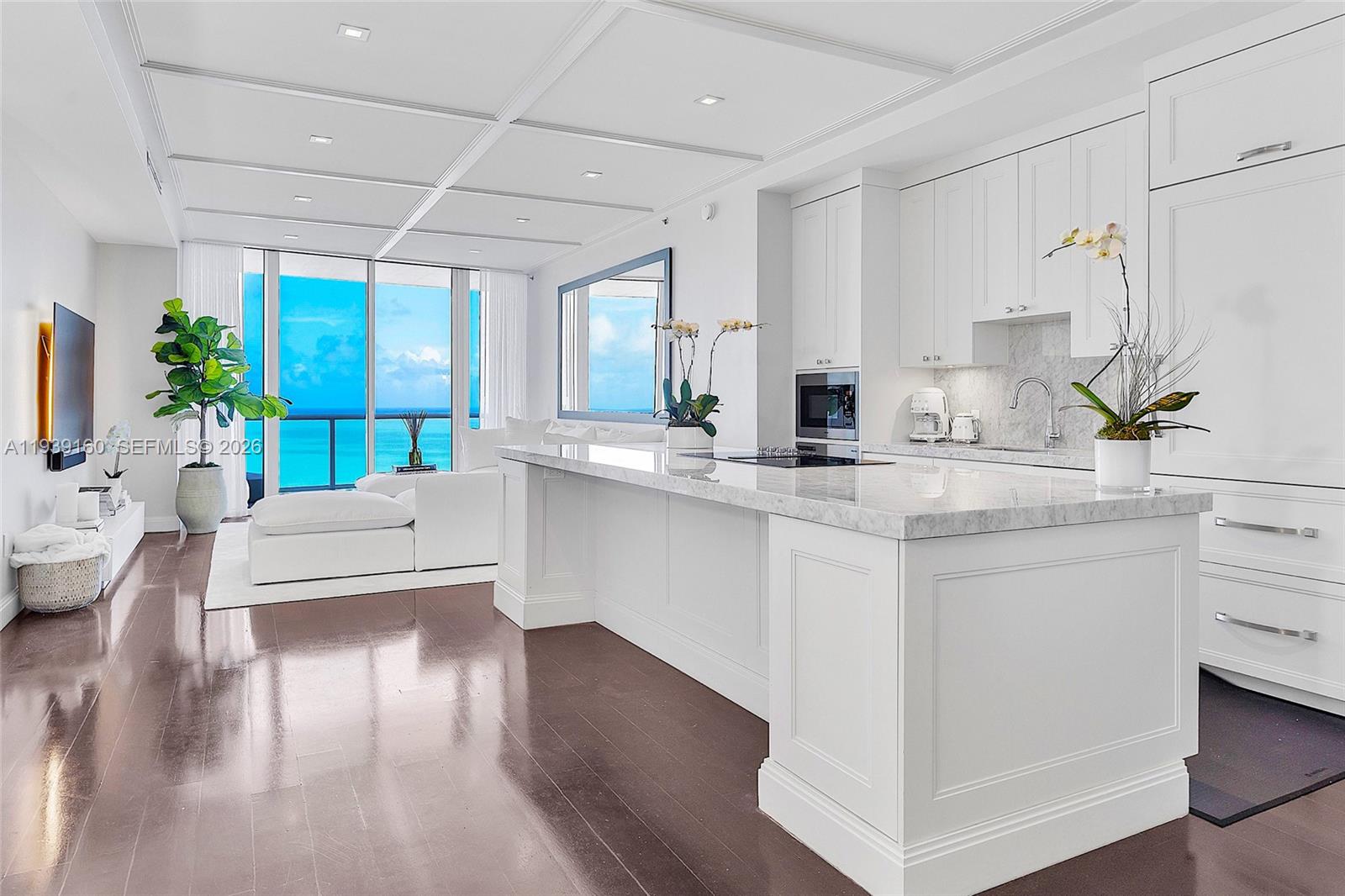 CONTINUUM ON SOUTH BEACH - Residential