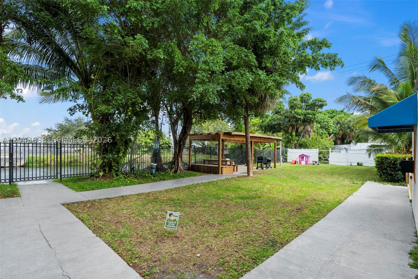 LE JEUNE GDN EST SEC 3 - Residential Lease