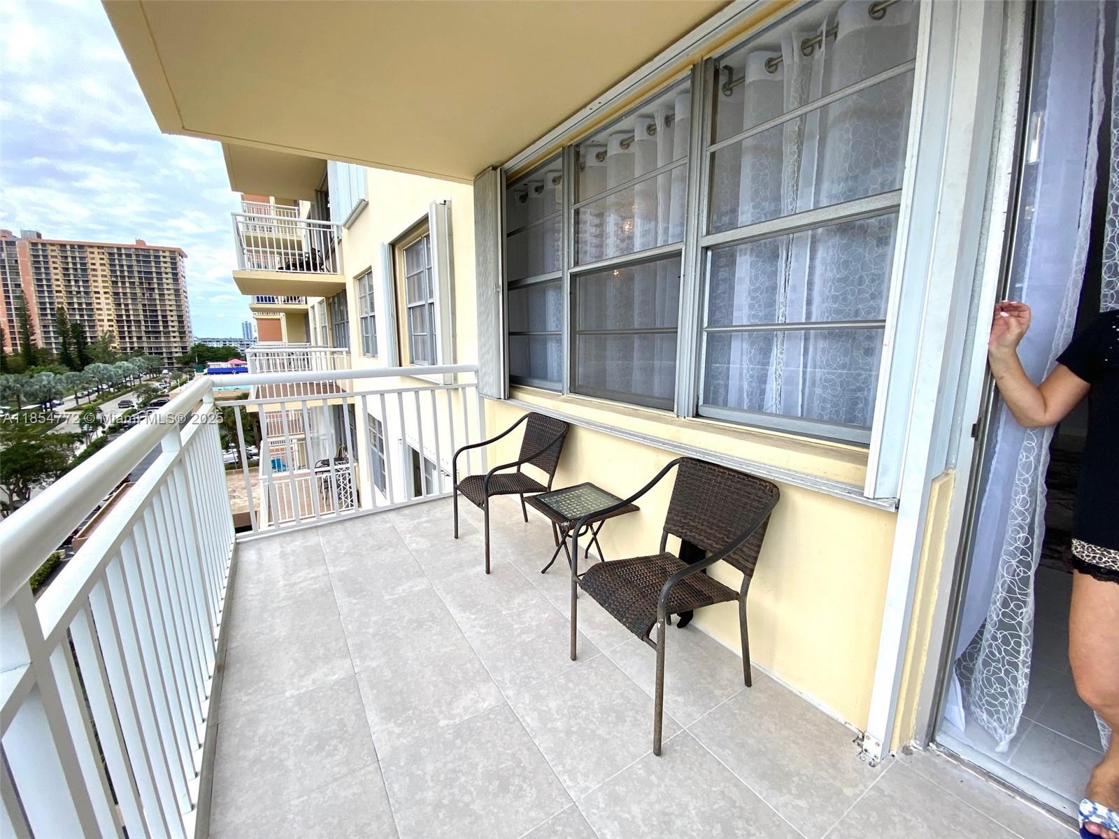 WINSTON TOWERS 200 - Residential