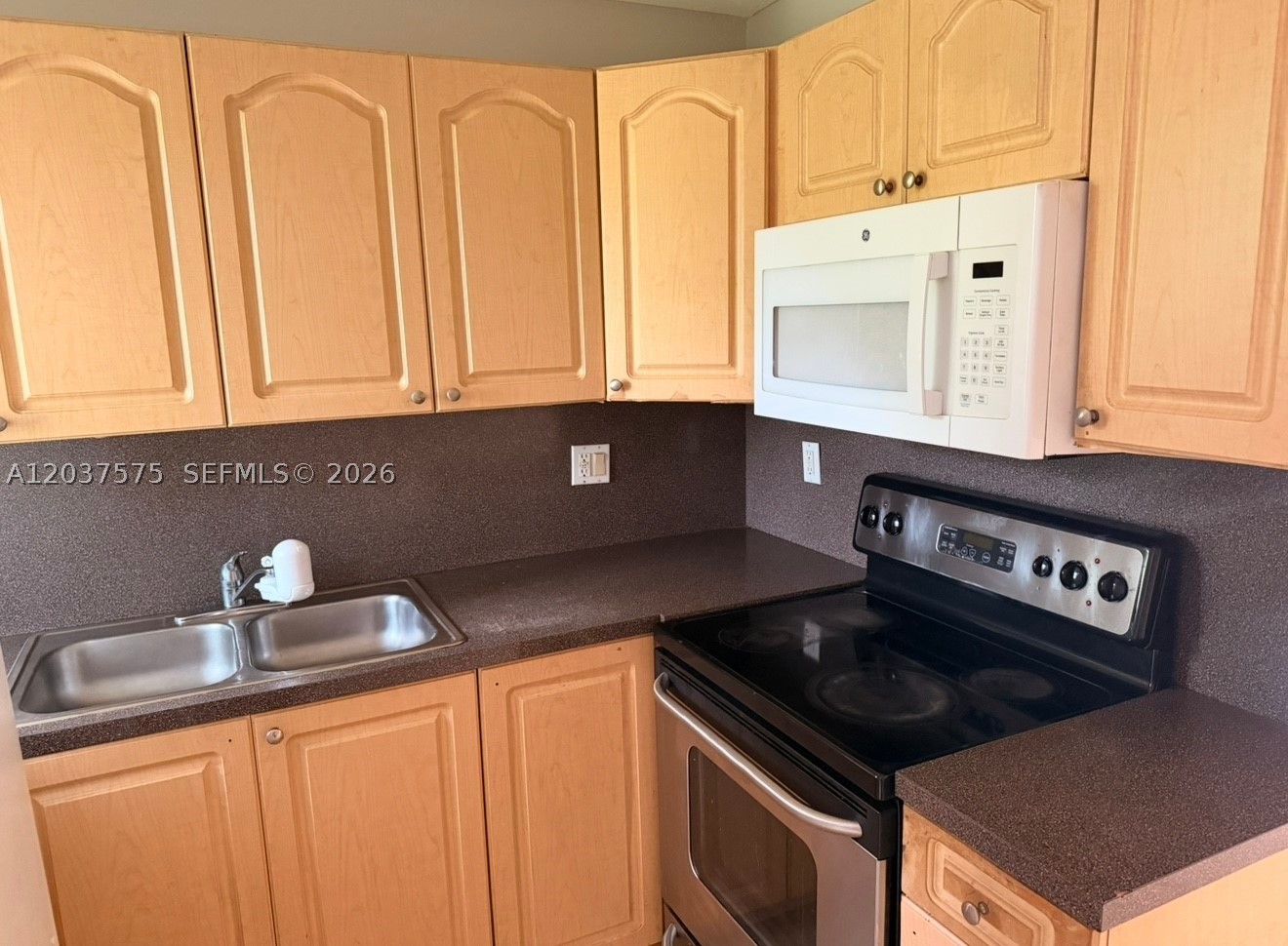 UNIVERSAL 591 CONDO - Residential Lease